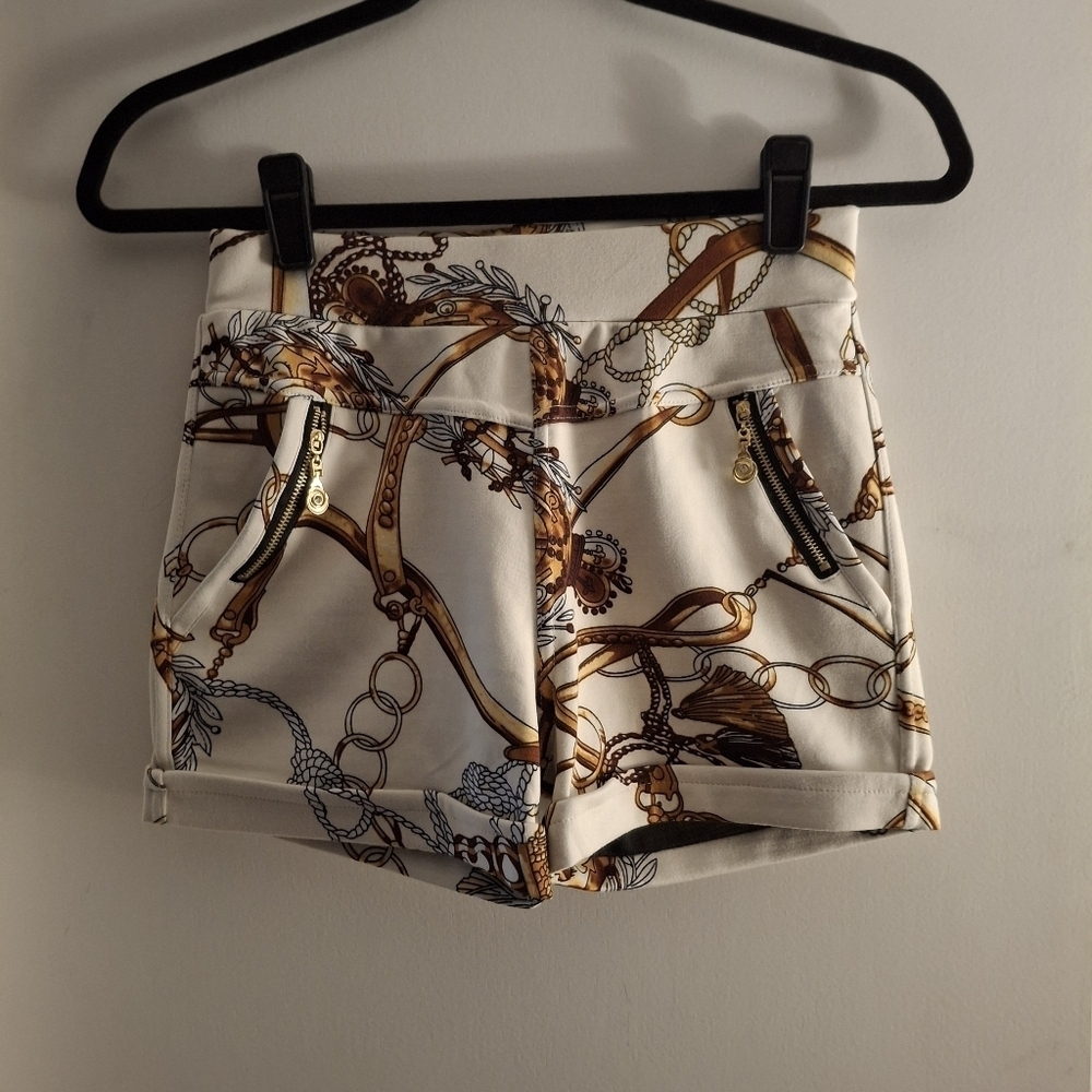 Stylish Chain Print Women Shorts